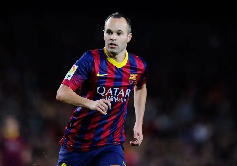Pha đi bóng khéo léo của Iniesta, minh chứng cho phong cách thi đấu tinh tế và sáng tạo