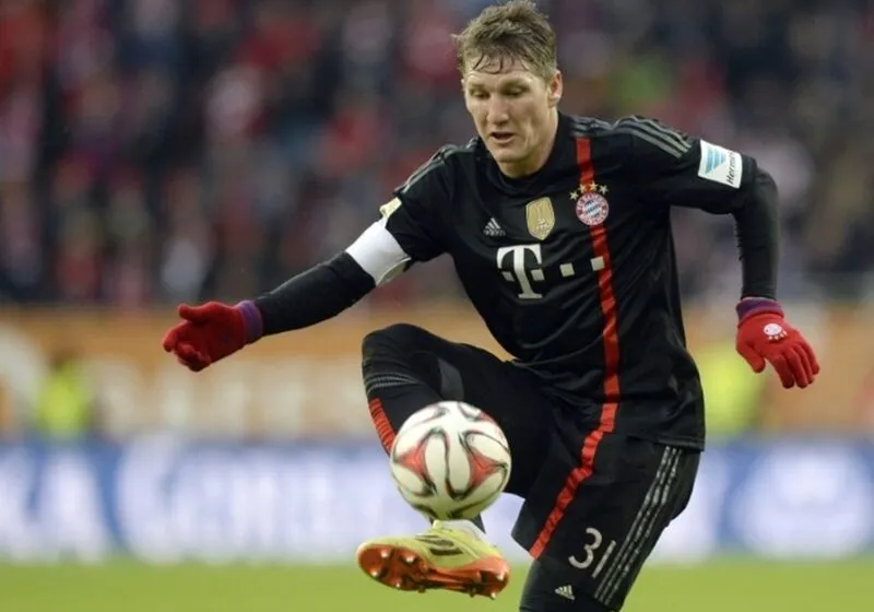 Bastian Schweinsteiger làm rất tốt vai trò điều phối và giữ nhịp cho trận đấu