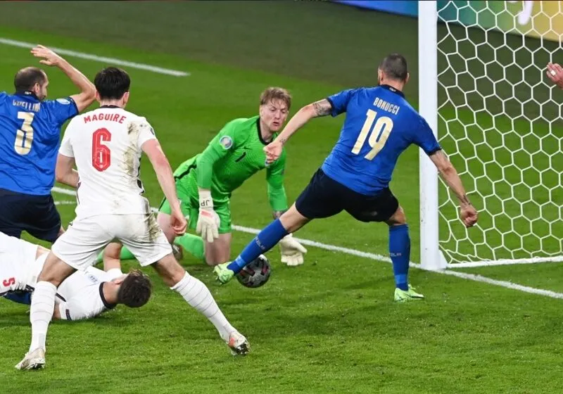 Khoảnh khắc Bonucci gỡ hòa 1-1 cho Ý tại chung kết Euro 2020