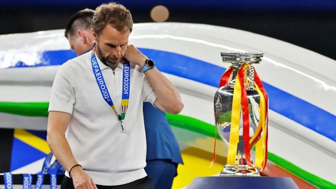 pha phạm lỗi gây tranh cãi chung kết Euro 2024