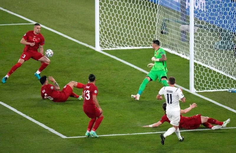 Bàn thắng đầu tiên ở EURO 2020 cũng là một bàn phản lưới nhà