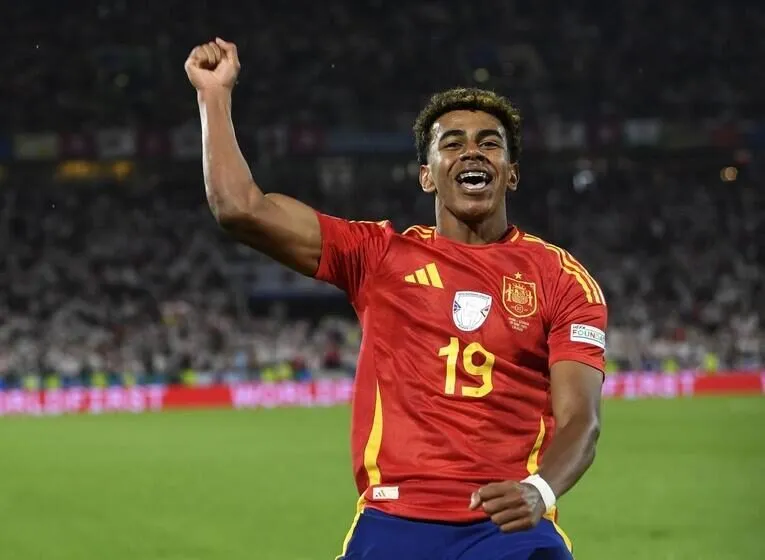Giành được danh hiệu cầu thủ trẻ xuất sắc nhất Euro 2024