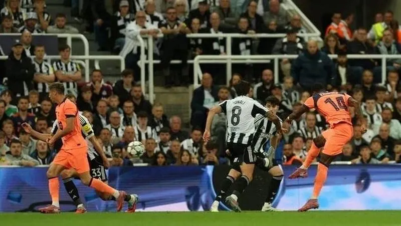 Marcus Rashford tỏa sáng rực rỡ giúp Barcelona thắng Newcastle 2-1